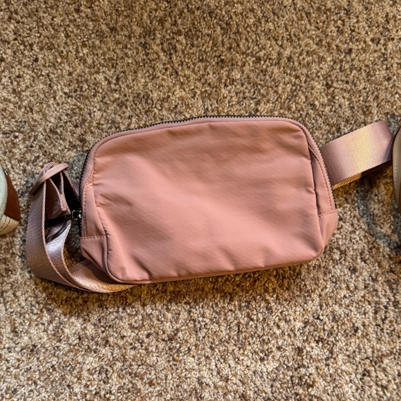 Handbags - NWOT Pink Belt Bumbag